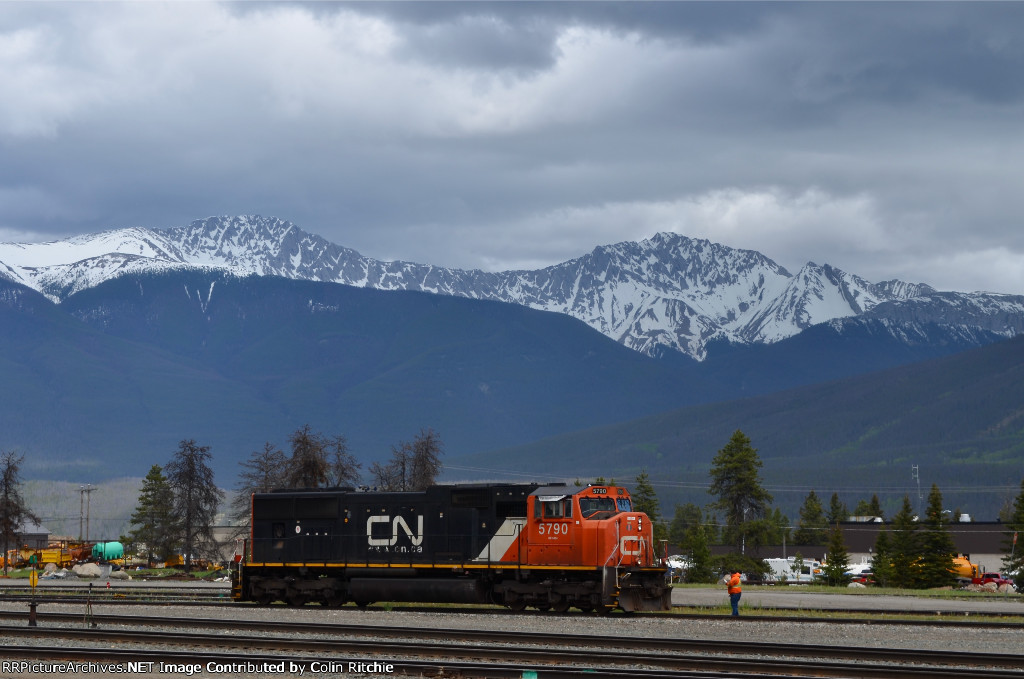 CN 5790, a SD75i being moved around CN Jasper Yard to join another CN mixed freight consist.